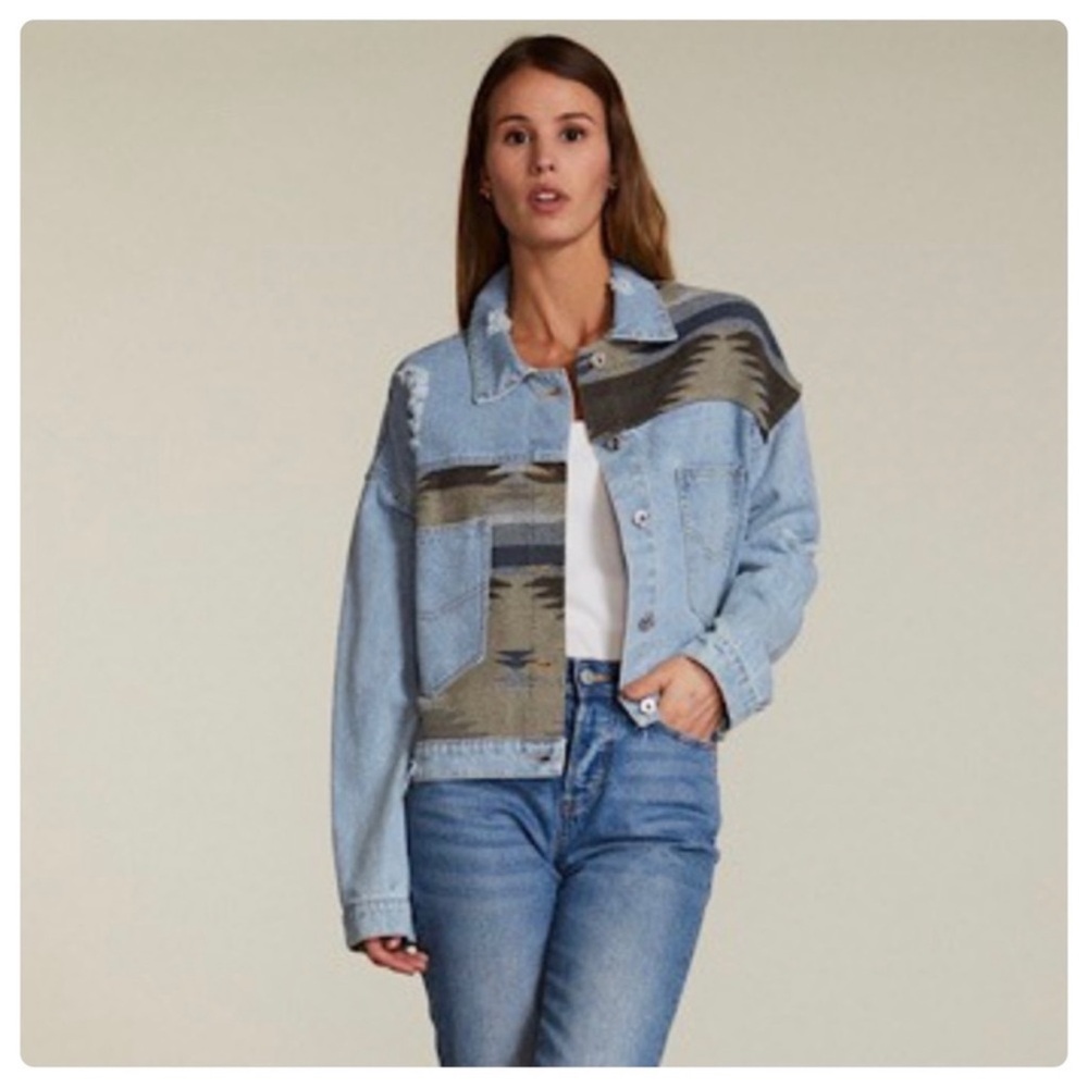 🍁New Fall🍁 Aztec Print Contrast  Distressed Denim Jacket